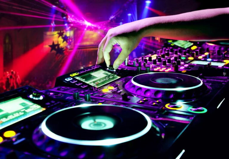 Dj Pisquila Casamentos, Dj profissional especializado na animação da festa e da pista de dança, DJ para festa de casamento de todos os estilos musicais, Guia de DJ para casamentos, Casamentos Lavras,guia de empresas de Dj Pisquila casamento Lavras,guia de noivas Lavras,festa de casamento Lavras,serviços de casamentos,noivas,decoração de casamento Lavras,local festa de casamentos,dj,banda