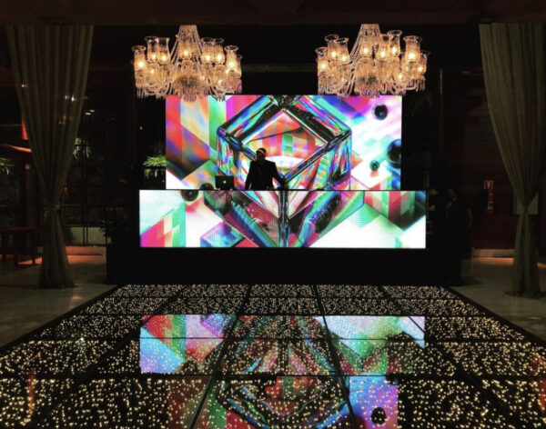 Pista de Paris Painel de LED Descubra a beleza e a sofisticação das Pistas Paris e transforme seu evento em um momento inesquecível.