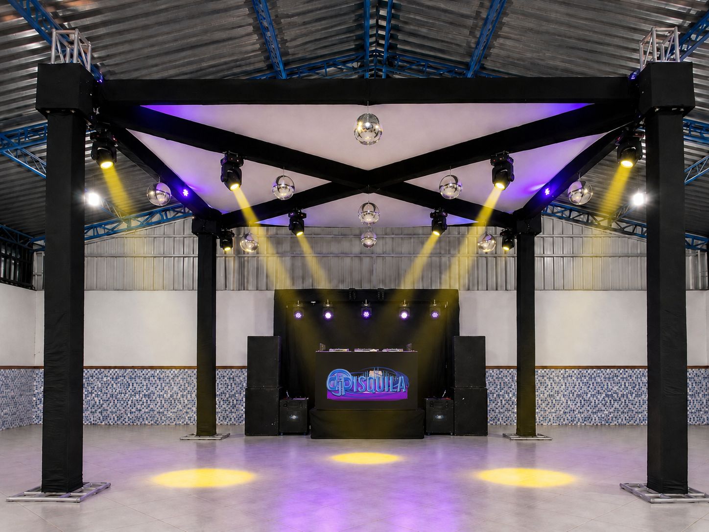 estrutura quadrada com 9 globos para formatura, DJ para formatura, DJ para baile de formatura, som profissional para formatura, iluminação para formandos, estrutura sem pista de LED, globos para baile de formatura, pacote de DJ para formatura, DJ Pisqüila formatura, DJ em Lavras, DJ em Varginha, DJ Minas Gerais, estrutura bonita para festa de formandos, som e luz para formatura, pacote sem pista de LED Estrutura quadrada com 9 globos, som e luz para formatura sem pista de LED