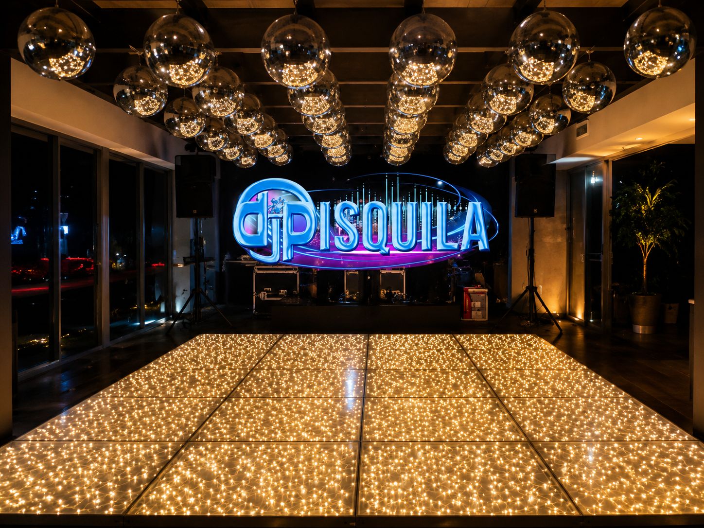 DJ para formatura com palco, DJ para baile de formatura, palco para formatura, som profissional para formatura, iluminação para baile de formatura, estrutura de destaque para festa, DJ Pisqüila formatura, DJ em Lavras, DJ em Varginha, DJ Minas Gerais, pacote de DJ para formatura, festa de formandos com palco, entrada dos formandos com iluminação, estrutura premium para formatura, som e luz para baile de formatura DJ para formatura com palco, som, luz e estrutura de destaque